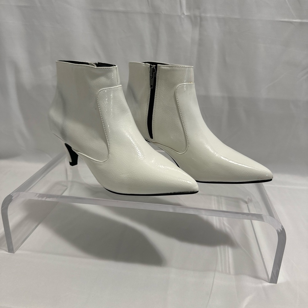 Jane and the shoe white ankle boots size 6